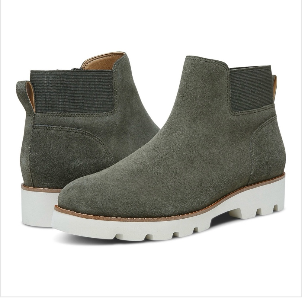 Vionic Women's Charm Brionie Chelsea Pull-Up Bootie